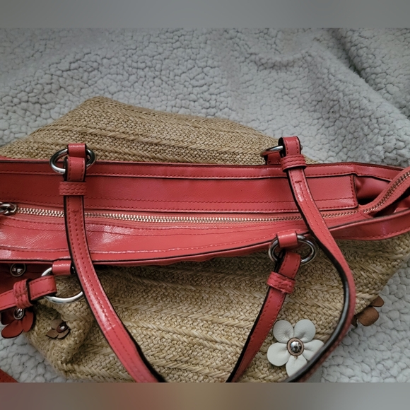 Coach straw floral shoulder bag. Excellent condition Flower applique tote. - Picture 5 of 11